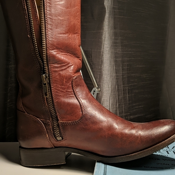 Tall boots - Picture 4 of 9